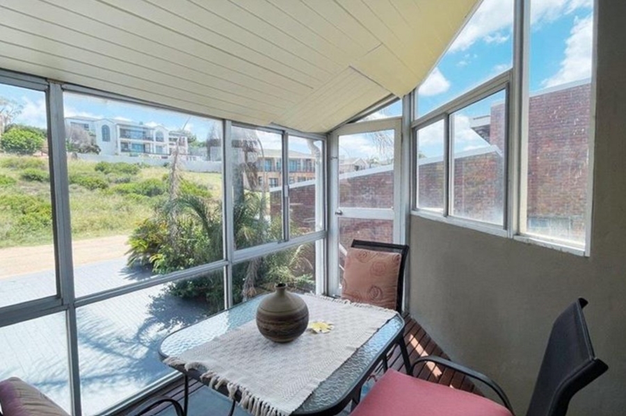 4 Bedroom Property for Sale in Wavecrest Eastern Cape
